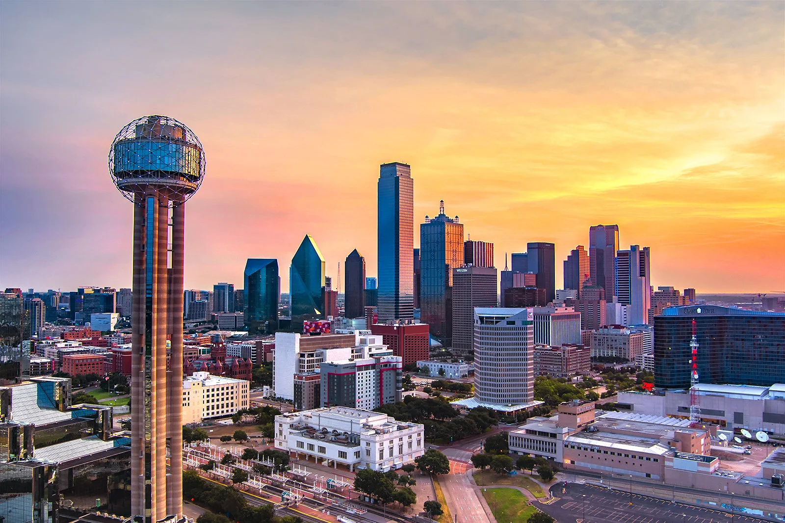 Dallas Texas skyline in Oncor service area deregulated electricity market